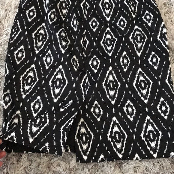 🔥2/$20 Very flattering pencil skirt black/… - Picture 4 of 5